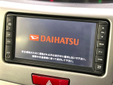 【純正ナビ】人気の純正ナビを装備しております。ナビの使いやすさはもちろん、オーディオ機能も充実!キャンプや旅行はもちろん、通勤や買い物など普段のドライブも楽しくなるはず♪