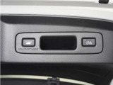 ◆予約クローズ機能付きパワーテールゲート◆キーや運転席のボタン、ハンズフリー機能など多彩なアクセスで自動開閉できます。
