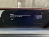 フロントガラス投影タイプのヘッドアップディスプレイを採用しています。現車速やナビルート案内、走行車線表示、前方車表示、交通標識表示など情報も多彩です。