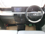 操作しやすい運転席廻り!操作パネルも使いやすい!!ドライブが楽しくなります!