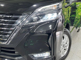 【LEDヘッドライト】悪天候や夜間走行時も良好な視界を確保し安心して運転できる高輝度LEDヘッドライトを装備!点灯速度が早く、消費電力も抑えられています。