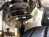 お車を安心してお乗りいただく為には、足回りの定期点検が欠かせません。サービスサポート(有償保証)では無料点検もご提供しており、安心のカーライフをお過ごしいただけるサポート体制が整っています。