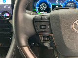 運転中、オーディオの操作をしてて、ハッとしたことはありませんか?ステアリングスイッチは、運転中でもハンドルでオーディオの操作が可能です。安全なドライブをサポートします。
