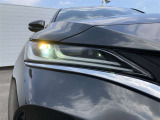【LEDヘッドライト】 最近主流になりつつある明るいヘッドライトです。街灯の少ない暗い夜道も安心です!ハロゲンヘッドライトに比べて消費電力が少なく長持ちです♪