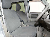 運転席まわりです。実際に座ってみて乗り心地を体感してみて下さい。