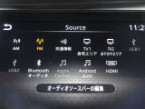 USBタイプA・タイプC・HDMI接続が可能です。Apple CarPlayやAndroid Auto連携機能もあります。携帯電話のワイヤレス充電にも対応。