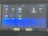ブルートゥースに接続することにより、スマホに入ったお気に入りの音楽を車内で楽しむことができます♪あると本当に便利な機能になっています!