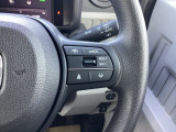 Hondaセンシングの機能のひとつ、アダプティブクルーズコントロール付!アクセルから足を離しても設定したスピードと前車との車間を保ち走行してくれます!車線維持もアシスト☆高速道路で疲労軽減ですね☆