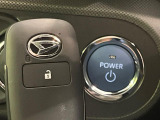 【キーフリーシステム】カバンやポケットに入れたままでもドアの施錠・解錠が可能なスマートキーを装備。エンジンのオン・オフ時もカギを取り出す必要が無いからとっても便利です♪