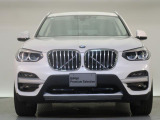 【キドニーグリル】BMWの代名詞。一目見ただけでBMWであると認識できる確固たるアイコンとして存在感を放ちます。