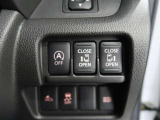 両側パワースライドドア付きだから、狭い駐車スペースなどでの 乗り降りラクラク!小さなお子さまのいるご家庭には嬉しい装備。