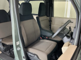 フィット感のあるシート。しっかりと支えてくれるので、長時間の運転を快適にサポートしてくれます。