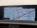 【純正ナビゲーション】BMWのナビゲーションは操作性も良く、詳細な地図情報と交通状況を見やすく表示し、快適なドライビングをサポートしながら目的地までナビゲートします。