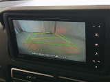 駐車が苦手な方でも安心のバックガイドモニター搭載。 後方の映像をクリアに表示し、ガイドラインで車庫入れや縦列駐車をしっかりサポート。毎日の運転がぐっとラクになります。