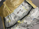 純正の塗装ではエンジンルーム内の塗装が弱く、フロントフェンダー隙間等汚れや錆が発生することが多く見た目も良くありませんのでここも再塗装済!