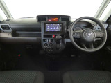 運転席・助手席を入れたインストルメントパネル全体画像です。