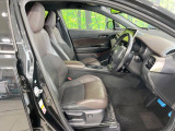 運転席まわりには十分なスペースがあり、大柄な方でもゆったり運転していただける環境です。