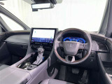 運転席まわりです。 各操作スイッチは使いやすい位置に配置されてます。