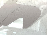 【エマージェンシーブレーキ】走行中に前方の車両等を認識し、衝突しそうな時は警報とブレーキで衝突回避と被害軽減をアシスト。より安全にドライブをお楽しみいただけます。