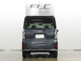 メーカー純正のバックカメラを搭載しています。駐車に不安のある方もご安心ください。