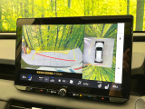 【パノラミックビューモニター】専用のカメラにより、上から見下ろしたような視点で360度クルマの周囲を確認することができます☆縦列駐車や幅寄せ時に活躍してくれます♪