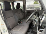 運転席シート廻りは使用感も少なく、良好な状態となっています。前オーナー様が丁寧に使っていたことがよくわかりますね。
