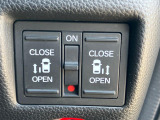 【両側パワースライドドア】スマートキーや運転席のスイッチで後席両側スライドドアの開閉が可能♪電動だから力を入れてドアを開ける必要が無く、小さなお子様でも簡単に開け閉めでき快適です♪