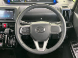 インテリアに合わせたデザインのステアリングは、運転される方のことも考え、運転しやすい形状、大きさです。是非一度、実際に触ってお確かめください。