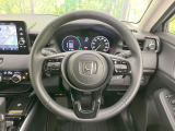 インテリアに合わせたデザインのステアリングは、運転される方のことも考え、運転しやすい形状、大きさです。是非一度、実際に触ってお確かめください。