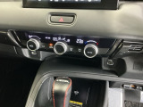 オートエアコンで、毎日のドライブを快適に。温度、風量を自動で調整し、理想的な車内環境を提供します。
