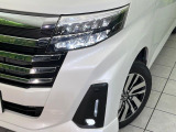 【LEDヘッドライト】悪天候や夜間走行時も良好な視界を確保し安心して運転できる高輝度LEDヘッドライトを装備!点灯速度が早く、消費電力も抑えられています。
