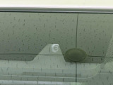 【プリクラッシュセーフティ】前方の車両等を検知し、衝突しそうな時は警報で注意を促し、ブレーキを踏む力をサポート。ブレーキを踏めなかった場合は衝突被害軽減ブレーキが作動、衝突回避をサポートします。