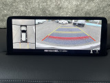 狭い場所での駐車やすれ違いなどでより的確な運転操作に役立つ360&deg;ビューモニターが装備されています。