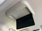 【フリップダウンモニター】大画面モニターで後席でもエンタメをお楽しみいただけます。小さなお子様にも大人気の装備です♪
