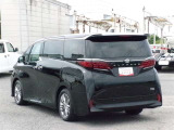 明るく広々、落ち着いた店内では、中古車のご検討・ご購入のほか、携帯電話(au)の購入等、様々なご相談に幅広く応えていきます♪