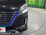 【LEDヘッドライト】悪天候や夜間走行時も良好な視界を確保し安心して運転できる高輝度LEDヘッドライトを装備!点灯速度が早く、消費電力も抑えられています。