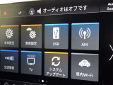 USBポートに接続しスマートフォンやメモリ内の音楽・動画再生も可能です。