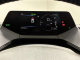 一目で今出ている速度が分かるデジタルメーターを採用しており、うっかりのスピード超過も減りますよ