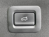 【パワーバックドア】スマートキーや運転席のボタンを押すだけでリアゲートが自動で開閉します!荷物を持っている時や、高い位置にあるバックドアを閉める際に便利な機能です♪
