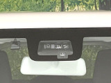 【スズキ セーフティサポート】走行中に前方の車両等を認識し、衝突しそうな時は警報とブレーキで衝突回避と被害軽減をアシスト。より安全にドライブをお楽しみいただけます。