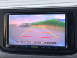 【バックカメラ】駐車時に後方がリアルタイム映像で確認できます。大型商業施設や立体駐車場での駐車時や、夜間のバック時に大活躍!運転スキルに関わらず、今や必須となった装備のひとつです!