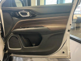 Jeepならではの頑丈性と気密性を高めたボディとなります。