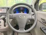 インテリアに合わせたデザインのステアリングは、運転される方のことも考え、運転しやすい形状、大きさです。是非一度、実際に触ってお確かめください。