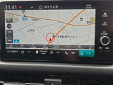 純正メモリーナビを装着しています。目的地設定やルート案内もスムーズに行えます。