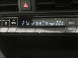 左右独立温度コントロールフルオートエアコンです。運転席、助手席それぞれで独立して温度設定ができます。冷え性の方が乗っても安心ですね♪