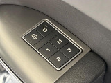 メモリー機能付きパワーシートを装備!3名様分のポジションを記憶でき、誰が乗っても元のポジションにボタン一つで戻せるため、毎回、シートを調整する手間が省くことができます。