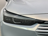 LEDヘッドライトは、点灯の瞬間から最大光量を発揮し、突然暗くなるトンネルなどでの安定感を高めます。