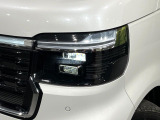 【LEDヘッドライト】悪天候や夜間走行時も良好な視界を確保し安心して運転できる高輝度LEDヘッドライトを装備!点灯速度が早く、消費電力も抑えられています。