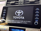 【メーカー純正ナビ】インテリアに溶け込むスタイリッシュな「専用設計」メーカーナビを装備♪視認性や操作性など基本性能にも優れ、より上質なカーライフをお楽しみいただけます。【パノラミックビューモニター】専