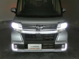 LEDヘッドライトです。デザイン性がよくとても明るいので、夜間の走行や悪天候でも安心です。しかも長寿命!